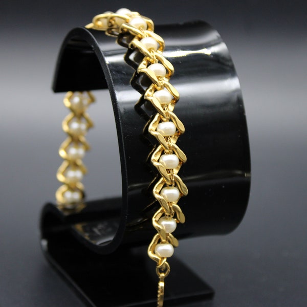 Pretty Napier 1980s Vintage Gold Plated Pearl Bracelet