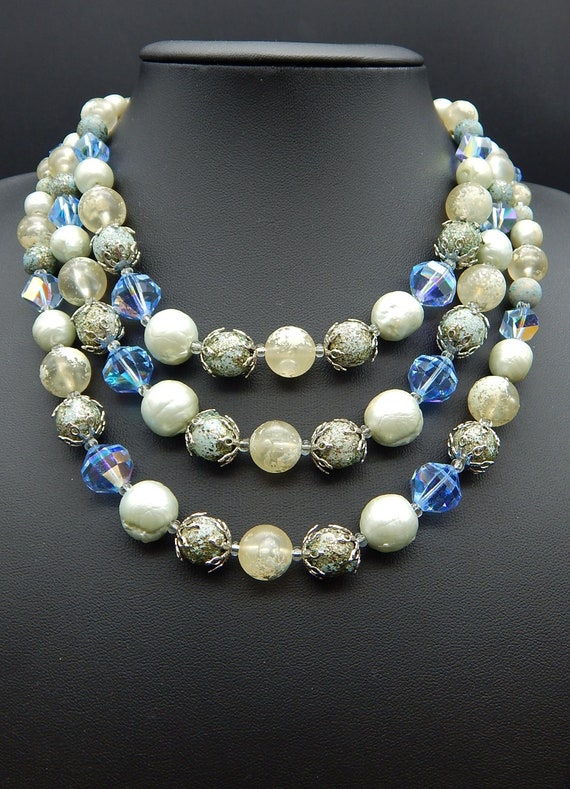 Collier de perles fantaisie vintage avec son fermoir coordonné : collier-et-pendentif par