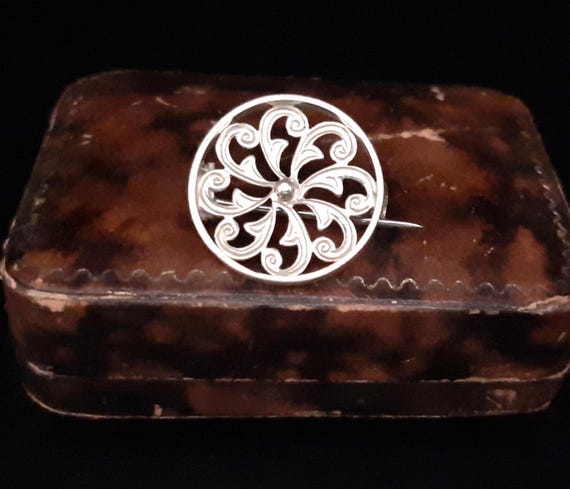 Antique Victorian Solid Silver Small Pin Wheel Ce… - image 4