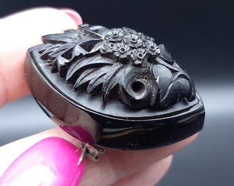 Antique Victorian Hand Carved Whitby Jet High Relief Mourning Brooch - forget me not  5.2g