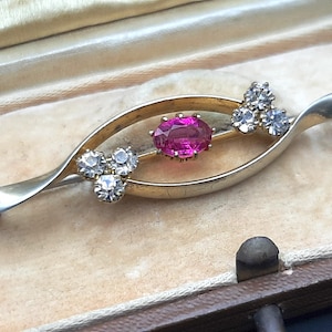 Pretty Antique Victorian to Edwardian Rolled Gold Bar Brooch