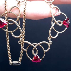 Collier vintage années 50 en pâte de rubis rempli d'or 10 carats, milieu du siècle