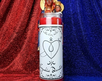 Vela dedicada a Erzulie Dantor, Petro Lwa de la Revolución, la Inspiración, la Pasión y el Conocimiento. Vudú haitiano, vudú de Nueva Orleans y hoodoo.