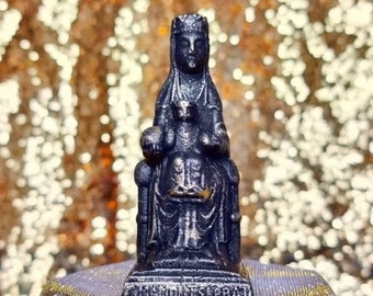 Nuestra Señora de Montserrat, La Virgen Negra, Erzulie Dantor, Estatua Cargada y Bendecida. Hoodoo, Vudú, Vudú, Brujería Popular y Católica.