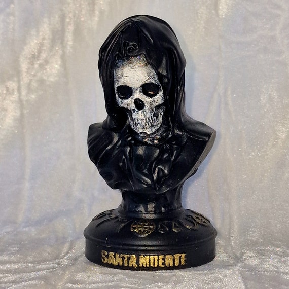 La Santisima Muerte Bust. Statue of Santa Muerte, Holy Death Mexican Folk Saint. Hoodoo, Brujeria, Espiritismo and Witchcraft.