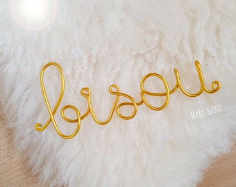Decorazione da parete scritta "kiss" in filo d'oro