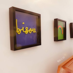 Showcase frame &quot;kiss&quot; in knitted color block