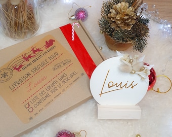 Décoration boule de Noël en bois à poser personnalisable avec prénom et fleurs séchées pour décorer table de fin d'année sapin cheminée