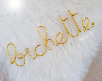 Word "bichette" in gold thread
