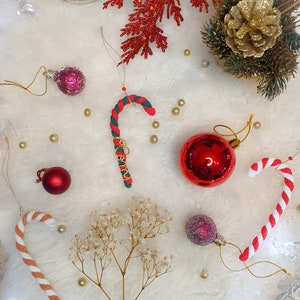 Décoration sucre d'orge à suspendre au sapin de Noël en tricotin de coton recyclé personnalisable avec prénom doré image 5