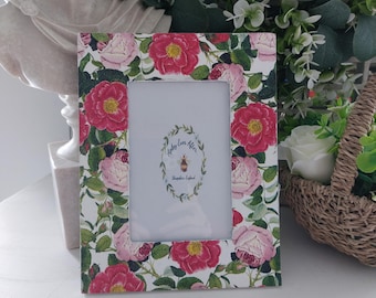 Rustykalna, piękna, różowa, postarzana drewniana ramka na zdjęcia z motywem róż. Ramka na zdjęcia. Styl rustykalny. Shabby Chic. Ręcznie zdobiona.