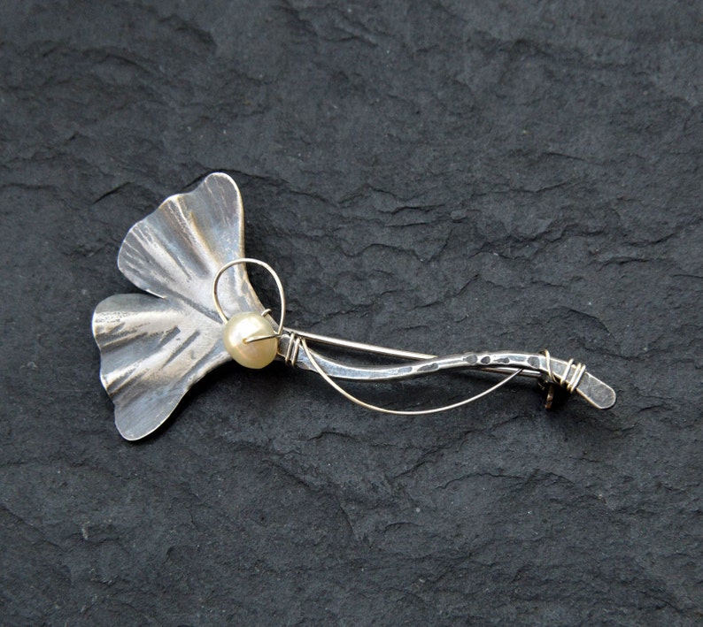 Broche ginkgo, bijoux feuille de gingko, grande épingle de châle en argent, broche perle en argent sterling, cadeaux du 60e anniversaire pour femme image 1