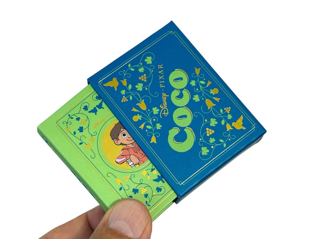 COCO Pixar Mini Book in Spanish - Cuentos En Miniatura Collection ...