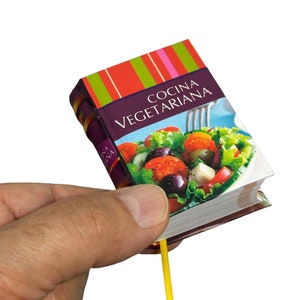 Miniature Vegetarian Cookbook: 80 Recipes in Spanish