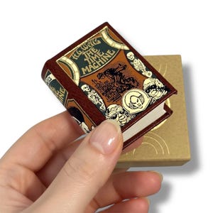 H.G. Wells The Time Machine Miniature Leather Book (38x53mm)