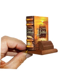 La Santa Biblia (Reina Valera, versión completa) con estante