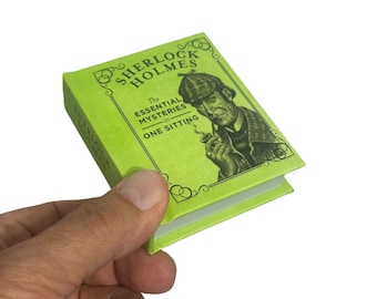 Sherlock Holmes The Essential Mysteries in One Sitzendes mini-Buch 3,30 "H 207 S
