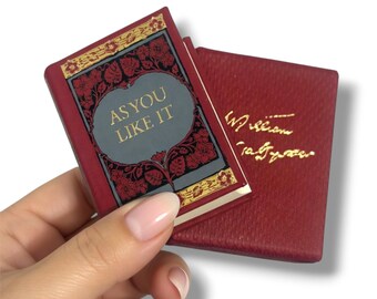 Miniatuurboek As You Like It | Shakespeare leren hardcover met hoes (38 x 53 mm)