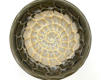 Ciotola da barba in ceramica blu ostrica realizzata a mano – Texture a spirale – Ciotola per schiuma modellata al tornio