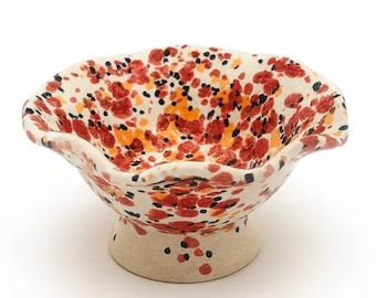 Portagioie in ceramica con bordo ondulato, a forma di anello e anello, fatto a mano.
