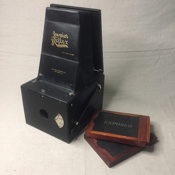 Vintage and Rare Near Mint - Working 1903-06 Junior Reflex Camera with Walnut Glass Plate Film Holders