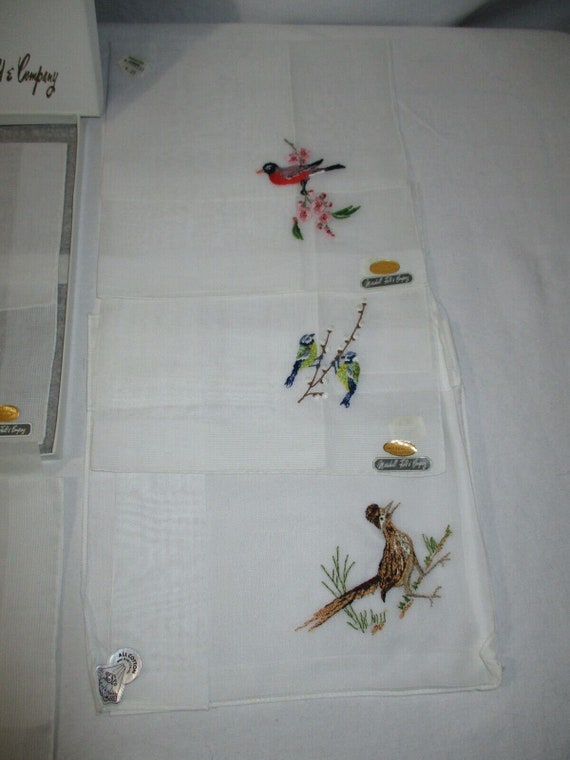 1970's Set of 6 NOS Ladies Embroidered Handkerchi… - image 3