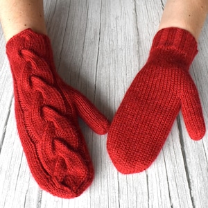 Kabelgebreide wanten van alpacawol. Warme rode winterhandschoenen. Kerstcadeau. Op bestelling gemaakt