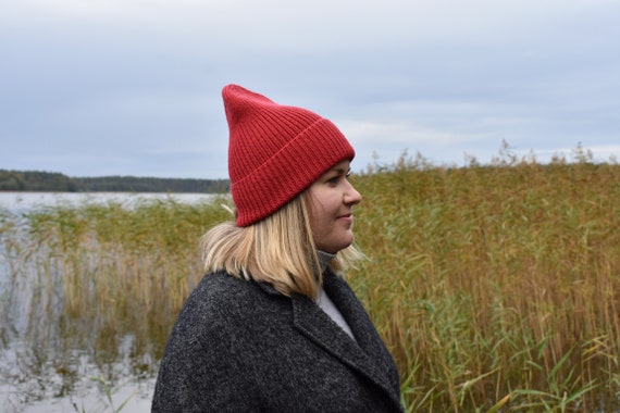 Ribbed red wool beanie/ribbed cuffed beanie/stylish autumn-winter merino wool beanie hat. Made to order.