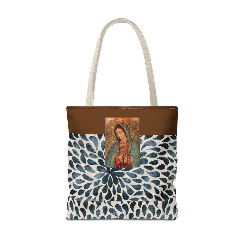 Vår Fru av Guadalupe-tygväska | Handmålad katolsk lookbook och resväska bild 18