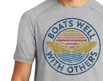 Boats Well With Others Funny Boating T-Shirt For Men & Women - Funny Boater Gift - Funny Boat Shirts - Gifts For Boat Owners