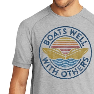 Boats Well With Others Funny Boating T-Shirt For Men & Women Funny Boater Gift Funny Boat Shirts Gifts For Boat Owners Men's Light Gray