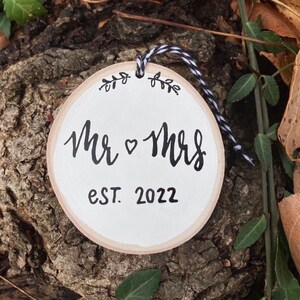 Mr and Mrs Ornament | Newlywed | Housewarming Gift | Wood Slice ornament | Wedding Ornament | Wedding Gift | First Christmas | Customize