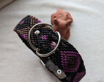 Hundehalsband aus Leder: gesticktes Design