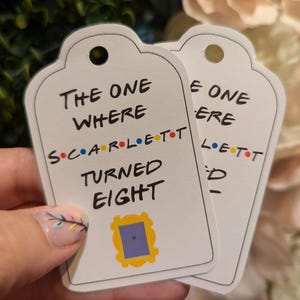 Gepersonaliseerde vriendenthema De enige verjaardagstags, personaliseer voor die speciale gelegenheid met naam en leeftijd!