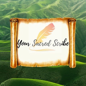 Puede incluir: Un rollo vintage con fondo dorado y un diseño de pluma estilizado. El texto "Your Sacred Scribe" está escrito en una fuente decorativa.