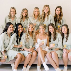 Bridesmaid robe gifts for bridal party Custom bride wedding robe for maid of honor gifts for bridesmaid proposal bride robe (Ruffle Robe)
