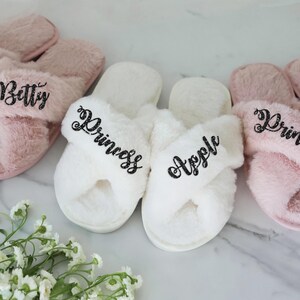 Custom Fluffy Slippers for Bridesmaid Proposal Bride Slippers Wedding Party Slippers Gift Bridal Shower Gift Cozy Gifts for Her (Slippers)