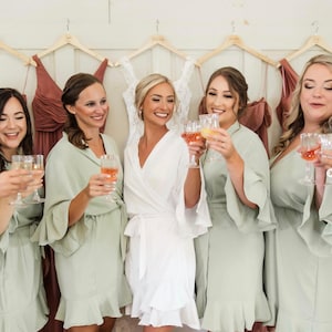 Bridesmaid Robes for Bridesmaid Gifts for Bridal Party Personalized Wedding Robes for Bride Bridesmaid Proposal Gift for her- (Ruffle Robe)