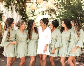 Bride Robe & Bridesmaid Robes | Personalized Wedding Party Gifts | Getting Ready Robes | Maid of Honor Gift | Bridal Party (Ruffle Robe)