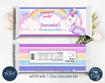 Può includere: Un involucro di barretta di cioccolato stampabile con un'illustrazione ad acquerello di un unicorno con un arcobaleno e stelle. Il testo "A magical party! Samantha's 5th Birthday Party" è stampato sull'involucro. L'involucro è progettato per adattarsi a una barretta di cioccolato da 1,55 oz.