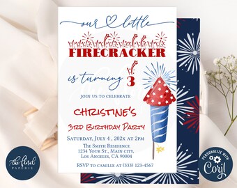 Puede incluir: Una invitación de cumpleaños azul y roja con un diseño de fuegos artificiales. El texto dice "our little firecracker is turning 3. Join us to celebrate Christine's 3rd Birthday Party. Saturday, July 4, 202x at 2pm. The Smith Residence, 1234 Your St., Main City, Los Angeles, CA 90004. RSVP to Camille at (333) 123-4567."
