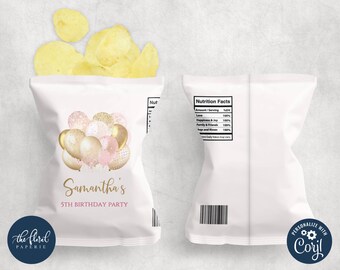 Może przedstawiać: Biały worek na chipsy z wzorem różowych i złotych balonów. Worek jest spersonalizowany tekstem "Samantha's 5th Birthday Party".