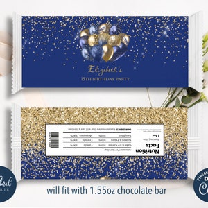 Puede incluir: Un envoltorio de barra de chocolate azul y dorado con fondo de purpurina. El envoltorio presenta un diseño de globos azules y dorados y el texto "Elizabeth's 15th Birthday Party". La parte posterior del envoltorio tiene una etiqueta de información nutricional y el texto "will fit with 1.55oz chocolate bar".