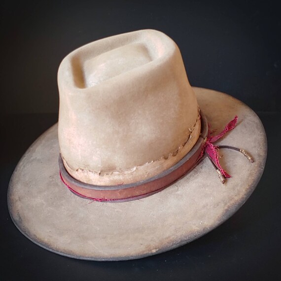 Cowboy Hat Size 7 1/8. the plains 