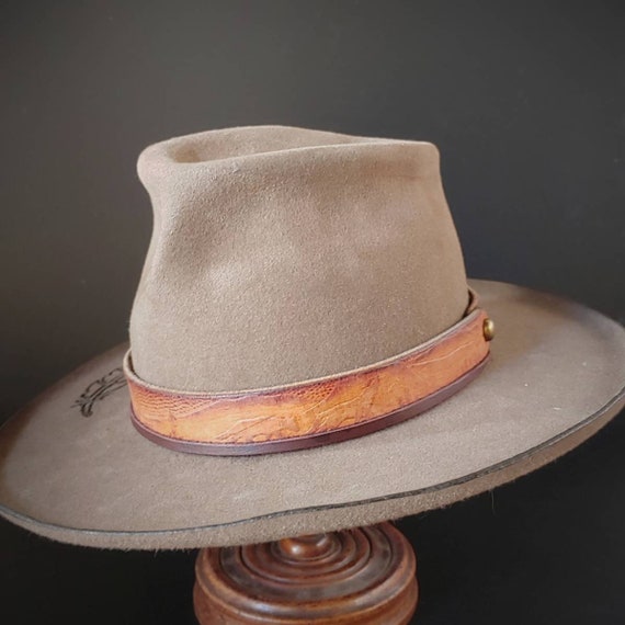 Cowboy Hat Size 7 1/2. the desert 