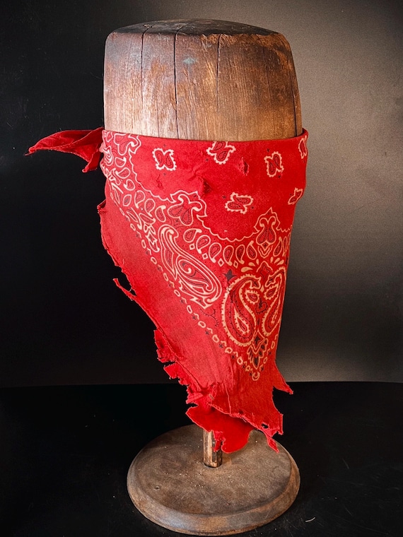 The “Ugly Outlaw Turkey Red” bandana.