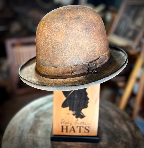 The “Sinister Sidekick” size 7 1/8 long oval (57cm) from Ugly Outlaw