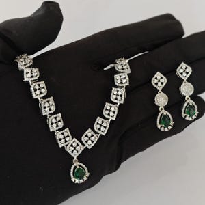 Zierliche Smaragd Halsketten-Set mit Ohrring, Sterlingsilber-Stein Halsketten-Set, Silberkette & Ohrringe, Halskette für Sie.