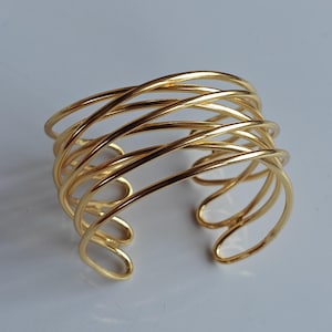 Bracelet manchette en fil d&#39;or fait main - Bracelet jonc ouvert élégant, bijoux tendance minimalistes pour femme