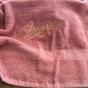 Large embroidered bath towel for a guest gift to personalize with the first name or nickname of your choice. image 3